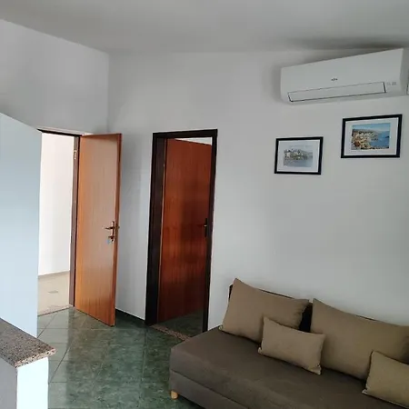 Babsy Apartman Povljana